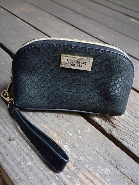 Victoria's Secret Handbags - Victoria's Secret Croc-Embossed Black Wristlet